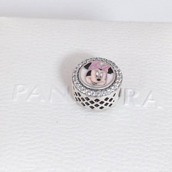 PANDORA MINNIE LIMITED EDITION - CHARM DISNEYLAND PARIS EXCLUSIVE BEAD - Picture 4 of 7